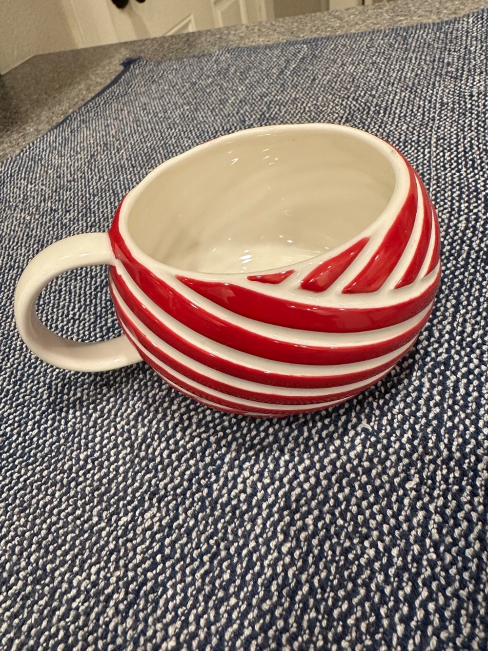 Starbucks 2013 Holiday Peppermint Swirl Red & White Stripe Candy Cane Mug 12oz